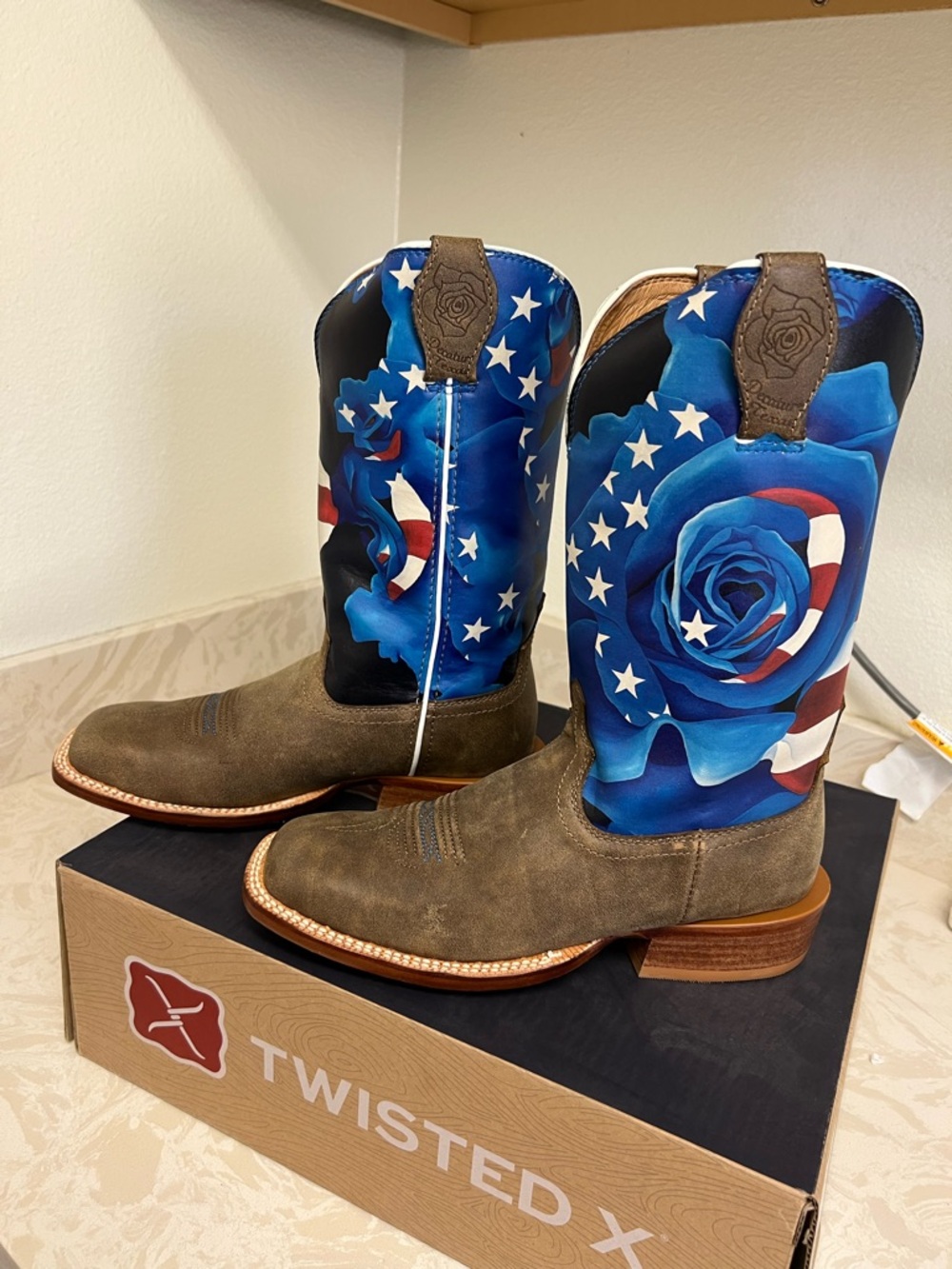Twisted X Woman’s Olivia Bennet Rose Print Brown Foot Blue Star Western Boots